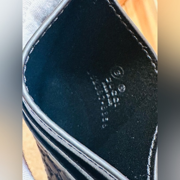 ๐GUCCI GG Micro Card Case w/Box & Ribbon Like New - Picture 5 of 10